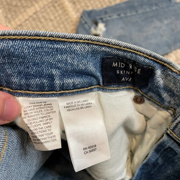 NWT! LUCKY BRAND Mid-Rise Light Blue Busted Knee Ava Skinny Jeans Raw Hem - Sz 8 - Picture 11 of 13